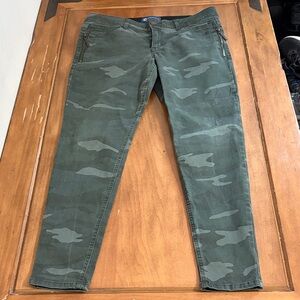 Democracy AbSolutiin Olive Camo Pants Size 12